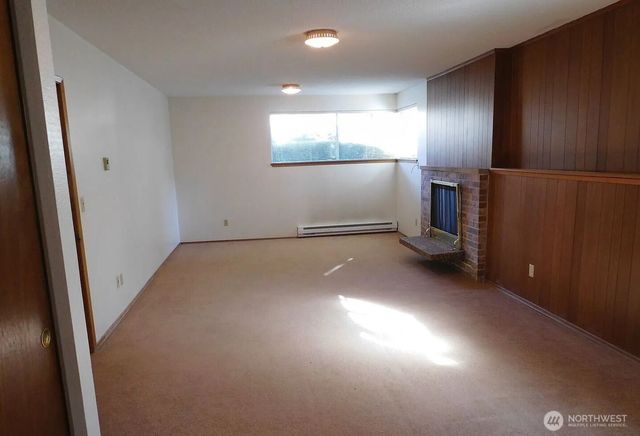 13807 Greenwood Avenue N, Seattle, WA 98133