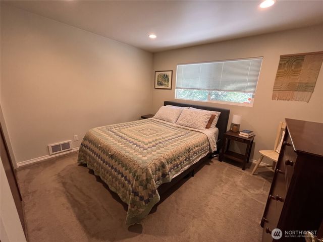 13807 Greenwood Avenue N, Seattle, WA 98133