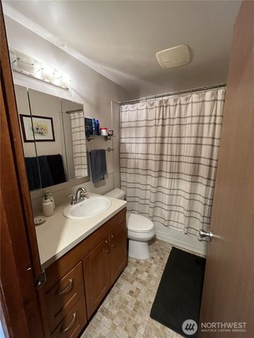 13807 Greenwood Avenue N, Seattle, WA 98133