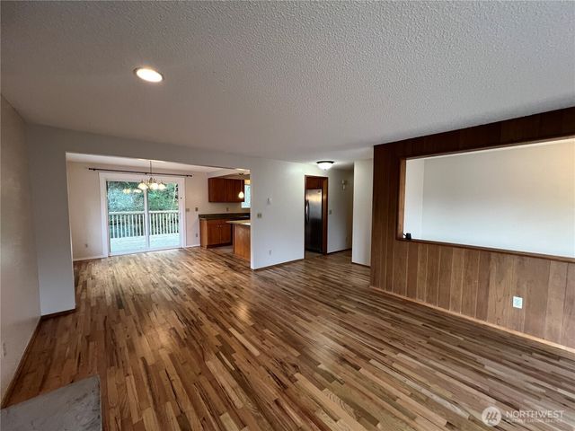 13807 Greenwood Avenue N, Seattle, WA 98133