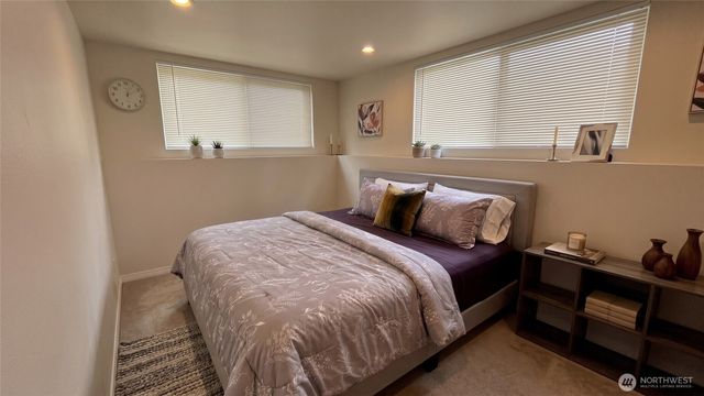 13807 Greenwood Avenue N, Seattle, WA 98133