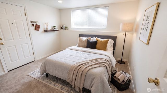 13807 Greenwood Avenue N, Seattle, WA 98133