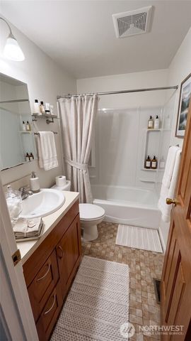 13807 Greenwood Avenue N, Seattle, WA 98133