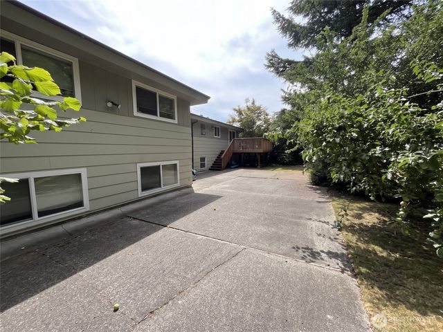 13807 Greenwood Avenue N, Seattle, WA 98133