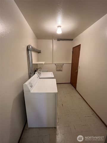 13807 Greenwood Avenue N, Seattle, WA 98133