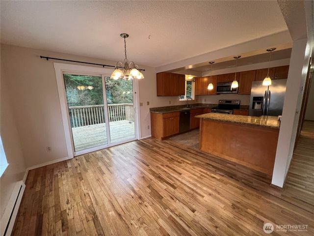 13807 Greenwood Avenue N, Seattle, WA 98133