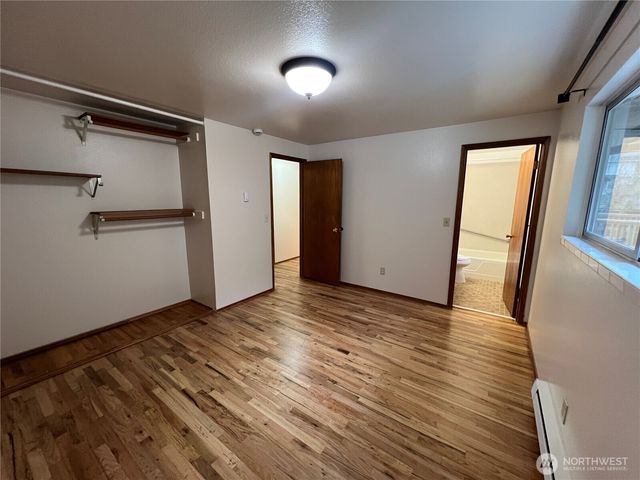 13807 Greenwood Avenue N, Seattle, WA 98133