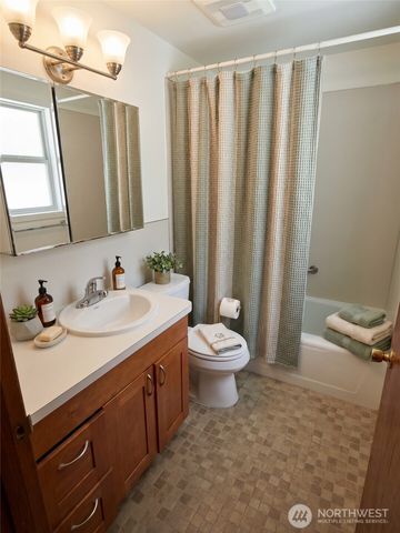 13807 Greenwood Avenue N, Seattle, WA 98133