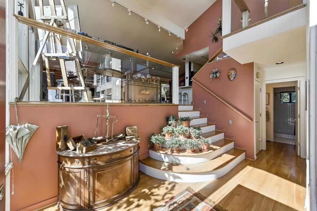 Image 2 of property listing at 790 Hillcrest Way, Redwood City, CA 94062