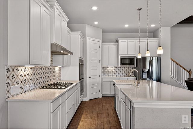 1092 Carriage Loop, New Braunfels, TX 78132