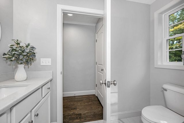 35 Mammoth Rd, Londonderry, NH 03053