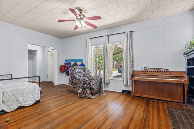 225 N Locust Street, Marshfield, MO 65706