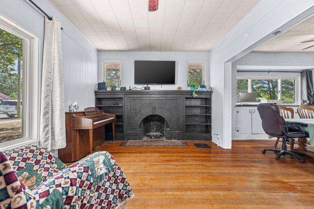 225 N Locust Street, Marshfield, MO 65706