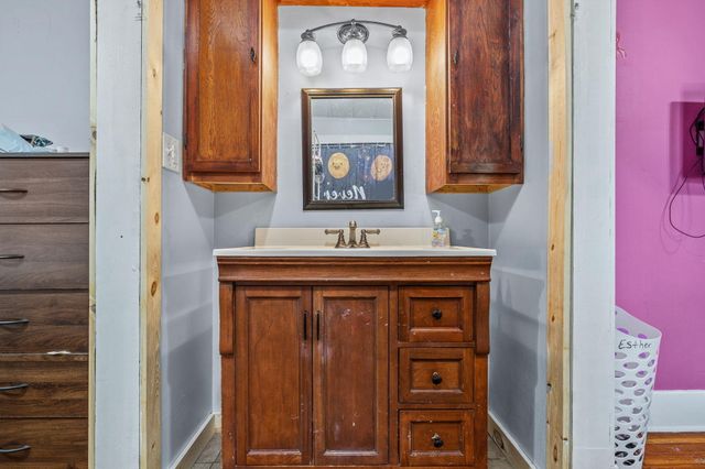 225 N Locust Street, Marshfield, MO 65706