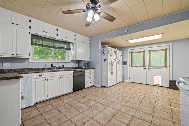 225 N Locust Street, Marshfield, MO 65706