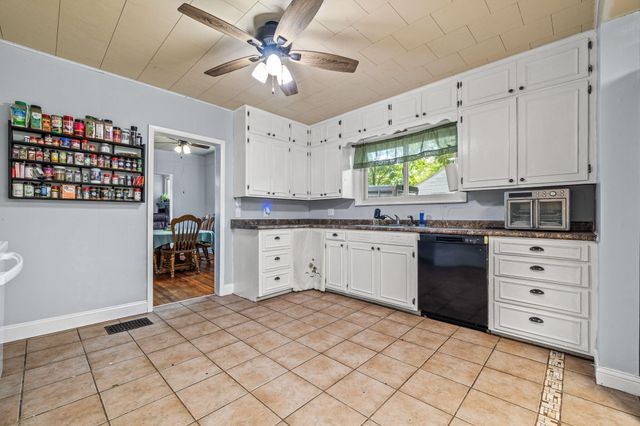 225 N Locust Street, Marshfield, MO 65706