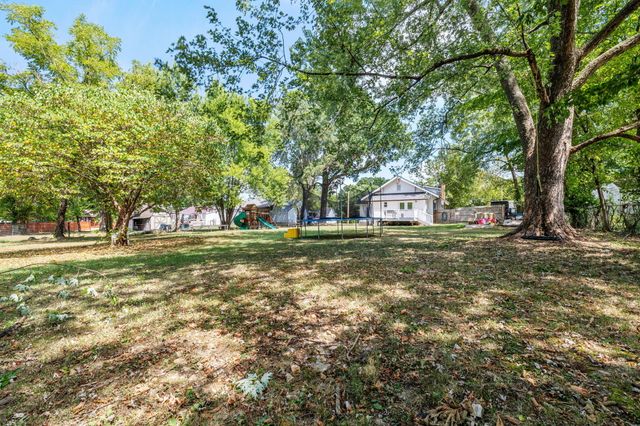 225 N Locust Street, Marshfield, MO 65706