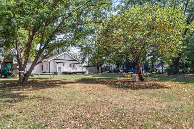 225 N Locust Street, Marshfield, MO 65706