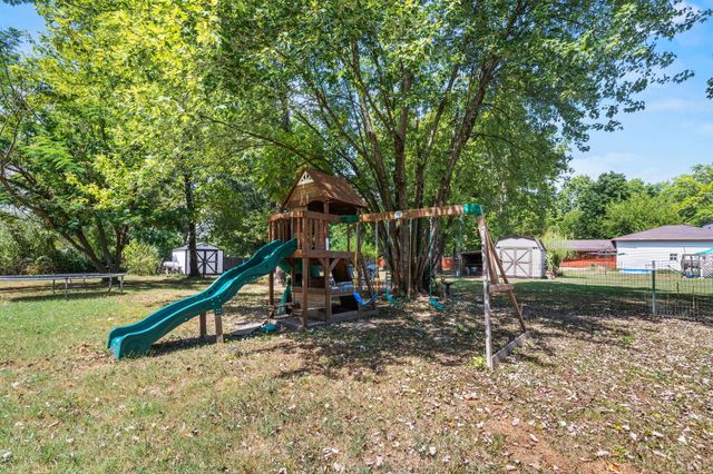 225 N Locust Street, Marshfield, MO 65706