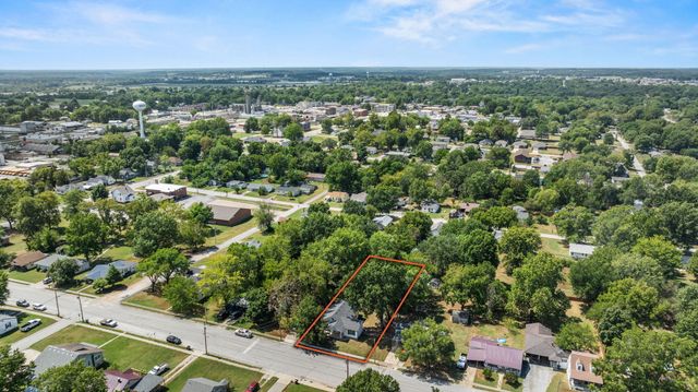 225 N Locust Street, Marshfield, MO 65706