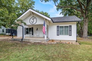 225 N Locust Street, Marshfield, MO 65706