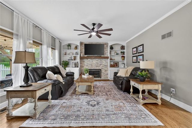 905 Florence Avenue, Raymore, MO 64083