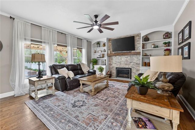 905 Florence Avenue, Raymore, MO 64083