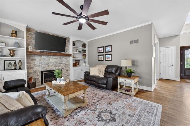 905 Florence Avenue, Raymore, MO 64083