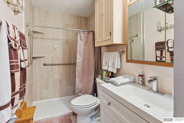 6405 N 66th Street, Omaha, NE 68104