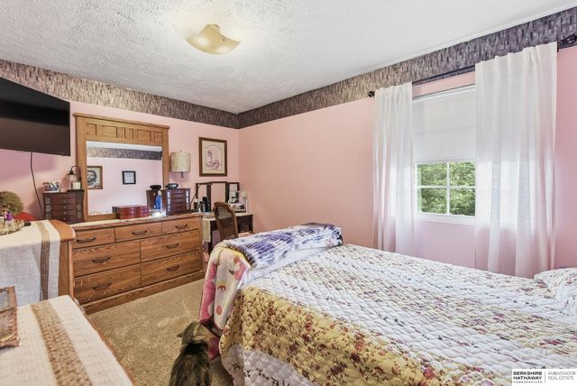 6405 N 66th Street, Omaha, NE 68104