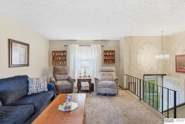 6405 N 66th Street, Omaha, NE 68104