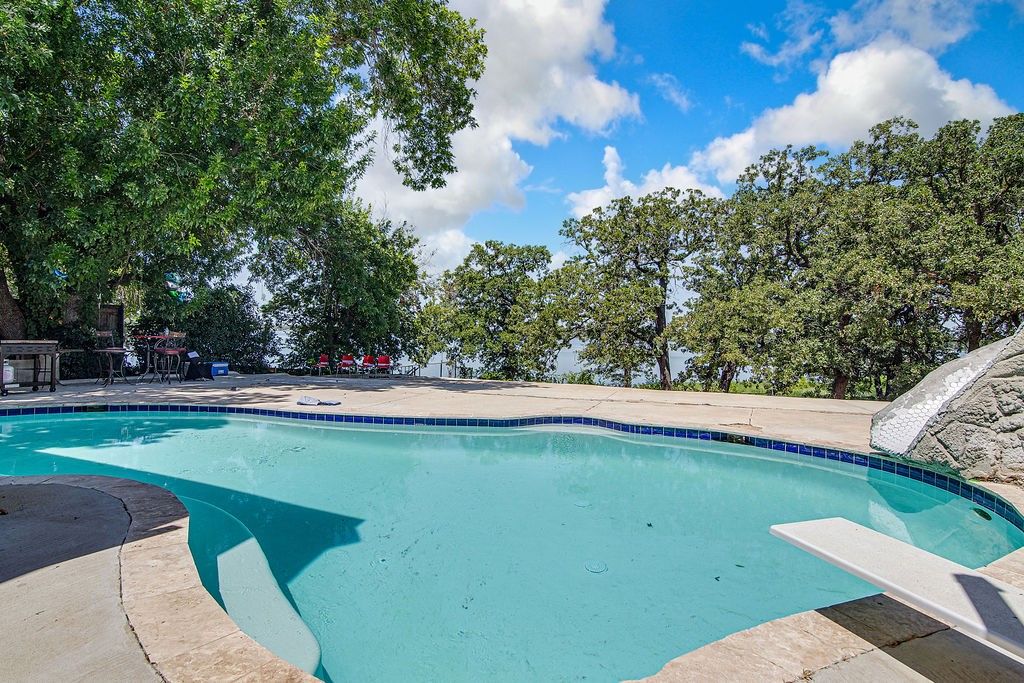 3310 Edgewater Court, Arlington, TX 76016
