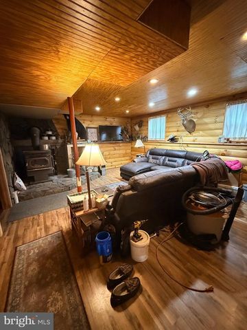 319 CANAL RD, Falling Waters, WV 25419