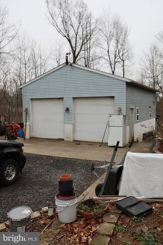 319 CANAL RD, Falling Waters, WV 25419