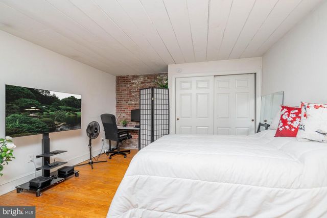 239 RACE ST, Philadelphia, PA 19106