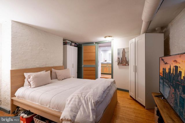 239 RACE ST, Philadelphia, PA 19106