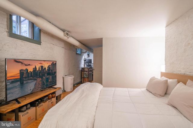 239 RACE ST, Philadelphia, PA 19106