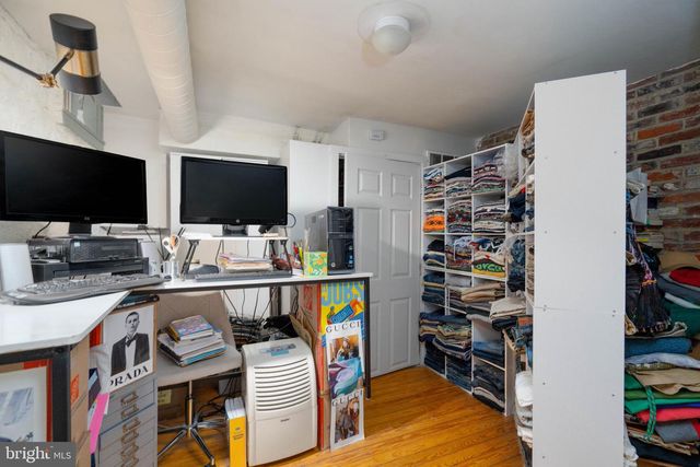 239 RACE ST, Philadelphia, PA 19106