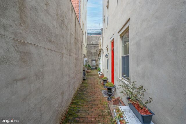 239 RACE ST, Philadelphia, PA 19106