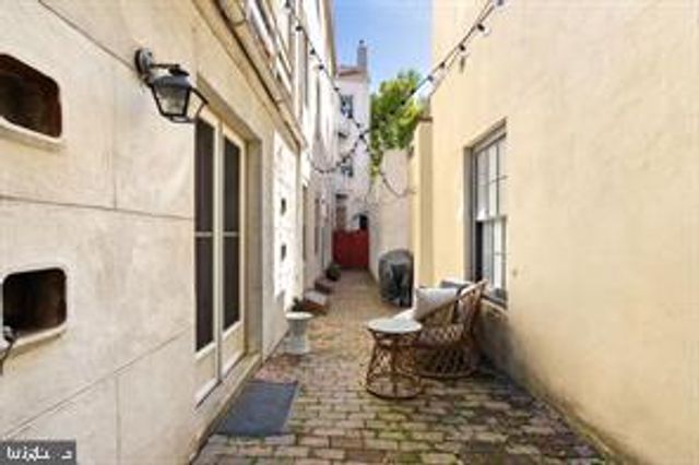 239 RACE ST, Philadelphia, PA 19106