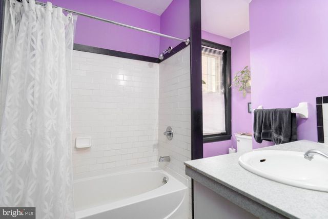 239 RACE ST, Philadelphia, PA 19106