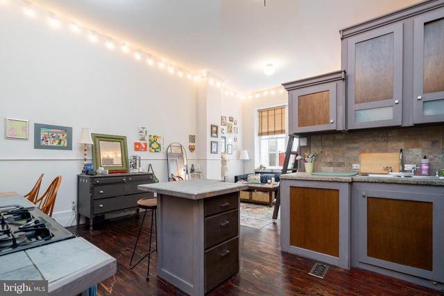 239 RACE ST, Philadelphia, PA 19106