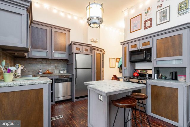 239 RACE ST, Philadelphia, PA 19106