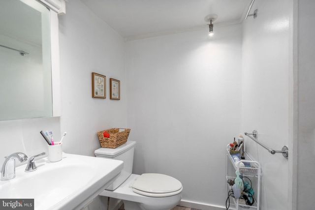 239 RACE ST, Philadelphia, PA 19106