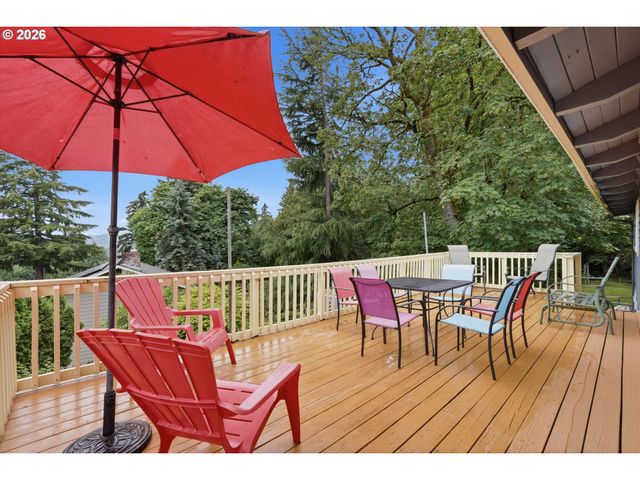6717 OAKRIDGE Dr, Gladstone, OR 97027