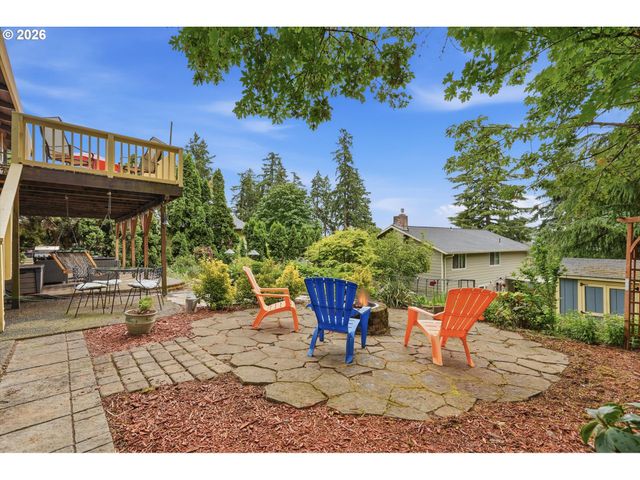 6717 OAKRIDGE Dr, Gladstone, OR 97027