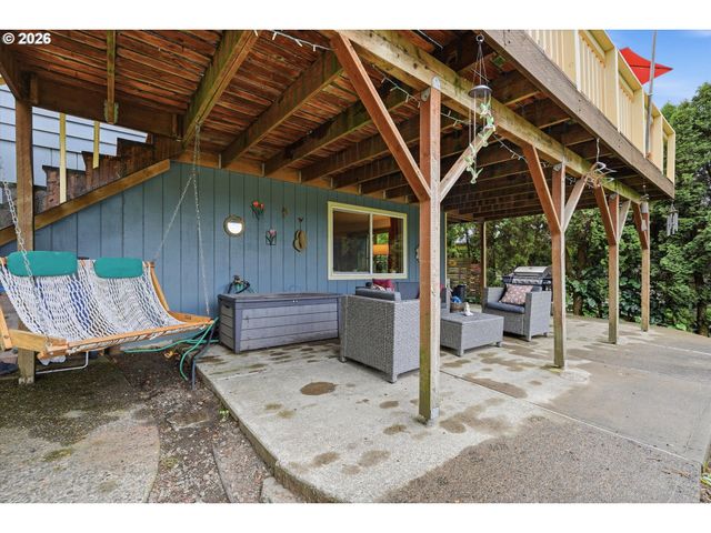 6717 OAKRIDGE Dr, Gladstone, OR 97027