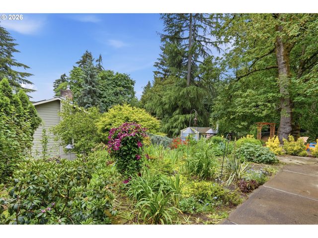 6717 OAKRIDGE Dr, Gladstone, OR 97027