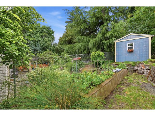 6717 OAKRIDGE Dr, Gladstone, OR 97027