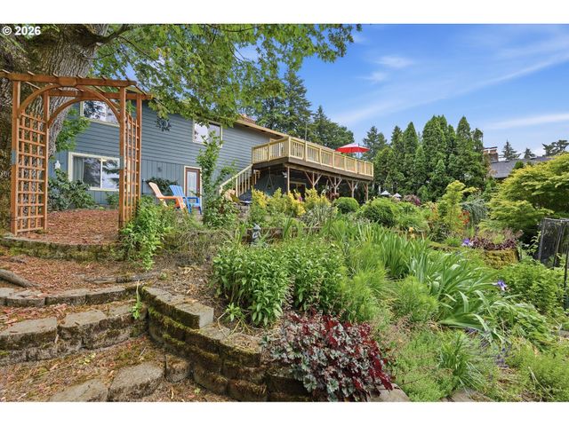 6717 OAKRIDGE Dr, Gladstone, OR 97027